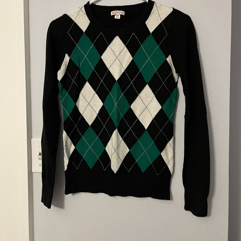 Women’s knitted plaid sweater